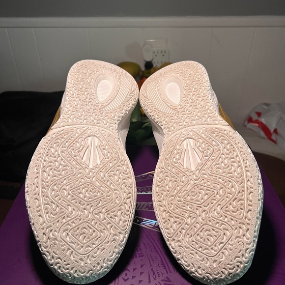 Colorful Athletic Shoes - Picture 5 of 6